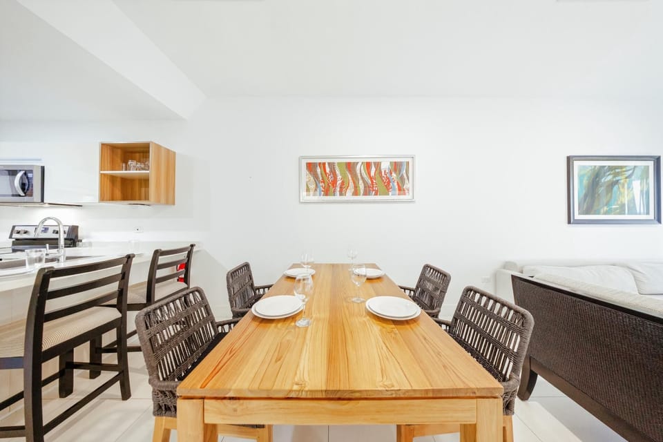 2BR2BA Condo w/Pool~Beach Tennis~Gym~Close 2 Beach (33279)
