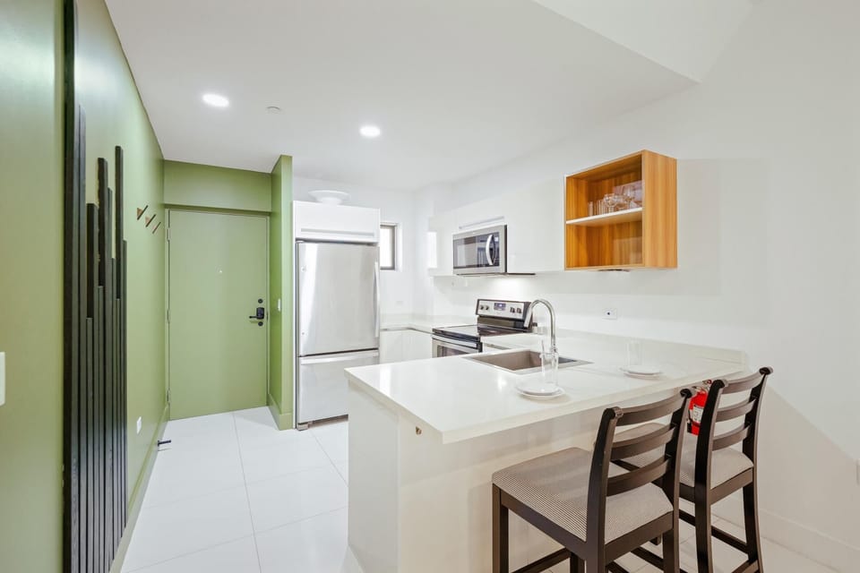 2BR2BA Condo w/Pool~Beach Tennis~Gym~Close 2 Beach (33270)