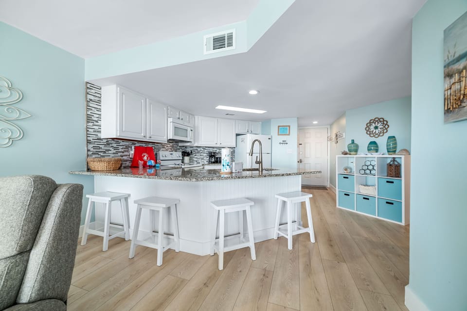 Breakfast bar and kitchen
