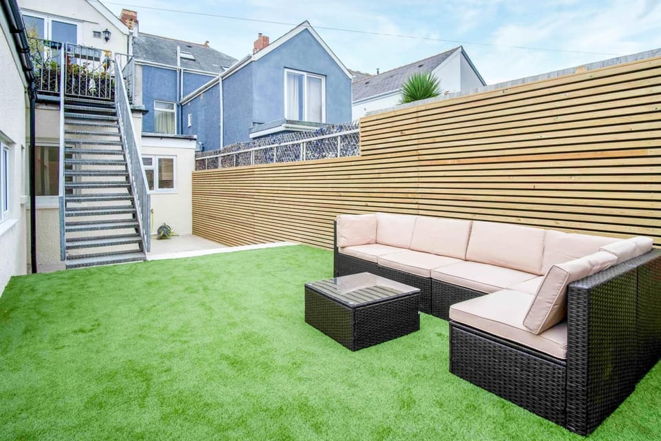 Seascape Retreat - 3 Bedroom Flat - Porthcawl (8832)