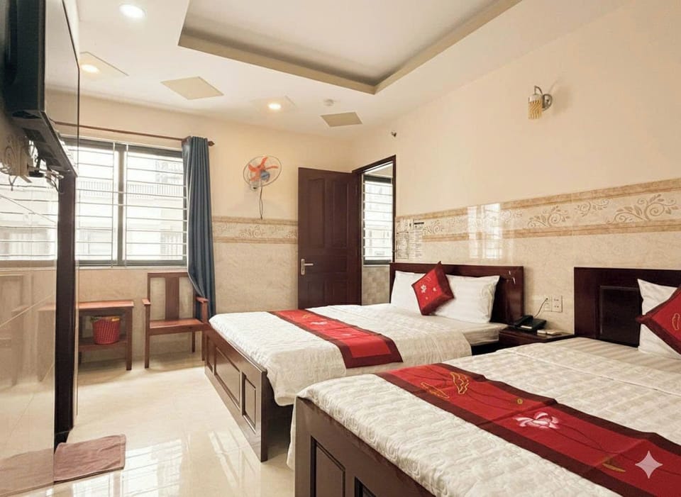 Superior Triple Room | Desk, free WiFi, bed sheets