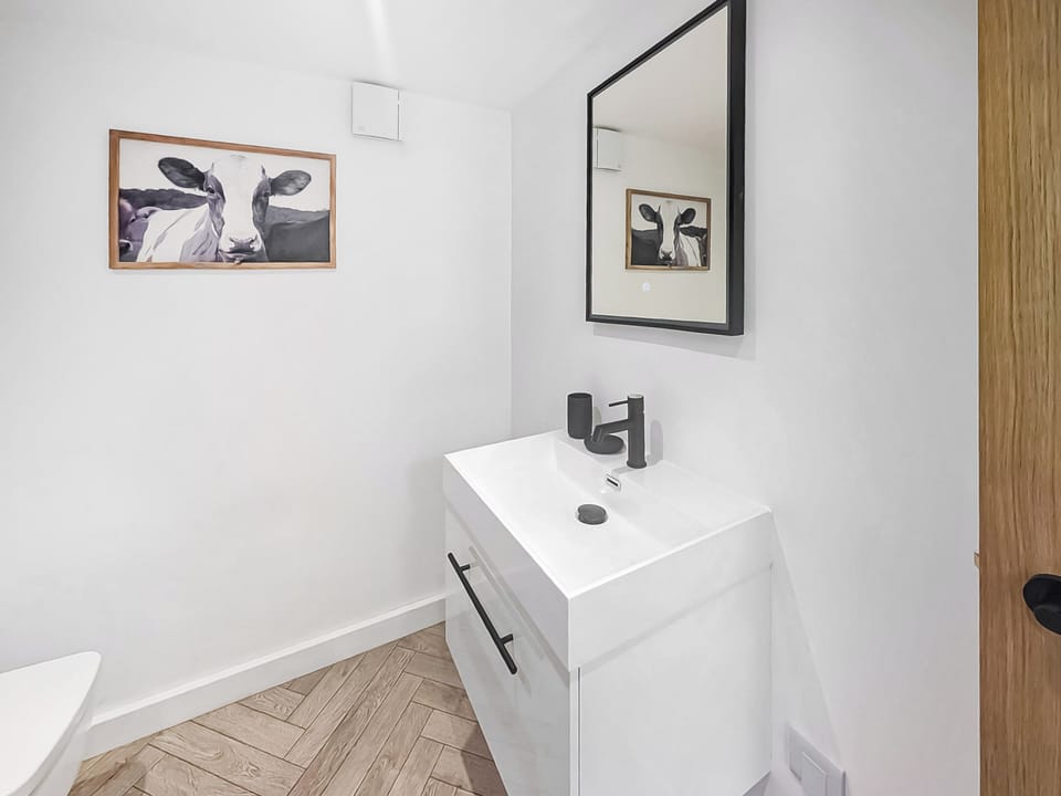 Bathroom | Top House - Cornish Hamlet, Falmouth