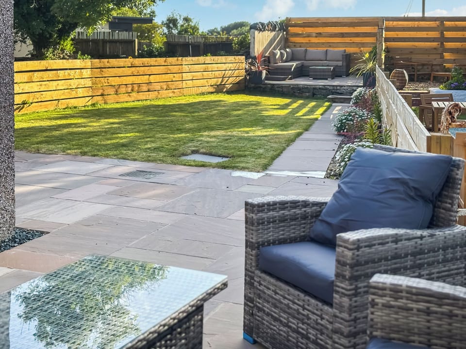 Sitting-out-area | Cwrt, Dwyran, Newborough