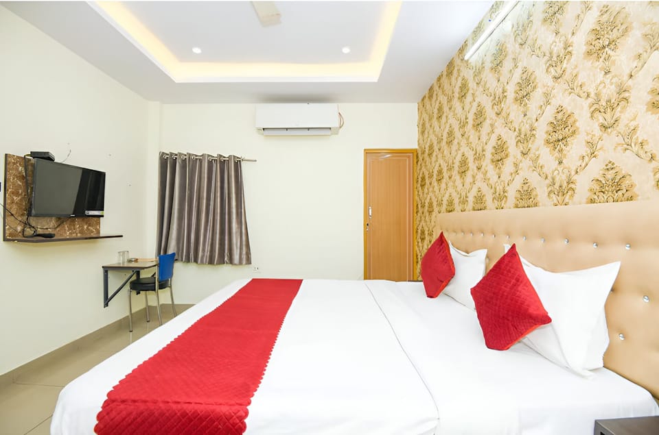 Deluxe Room | Desk, free WiFi