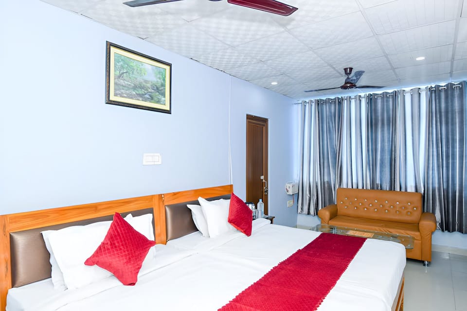 Deluxe Room | Desk, free WiFi