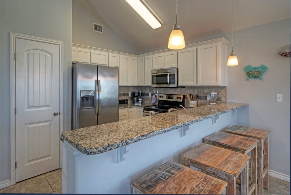 Enjoy casual dining at the kitchen counter.