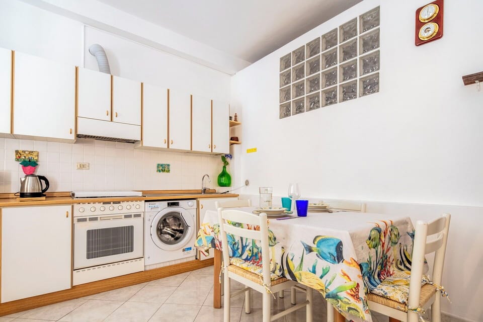 Autumn, Kitchen, Living Room, Spring, Summer