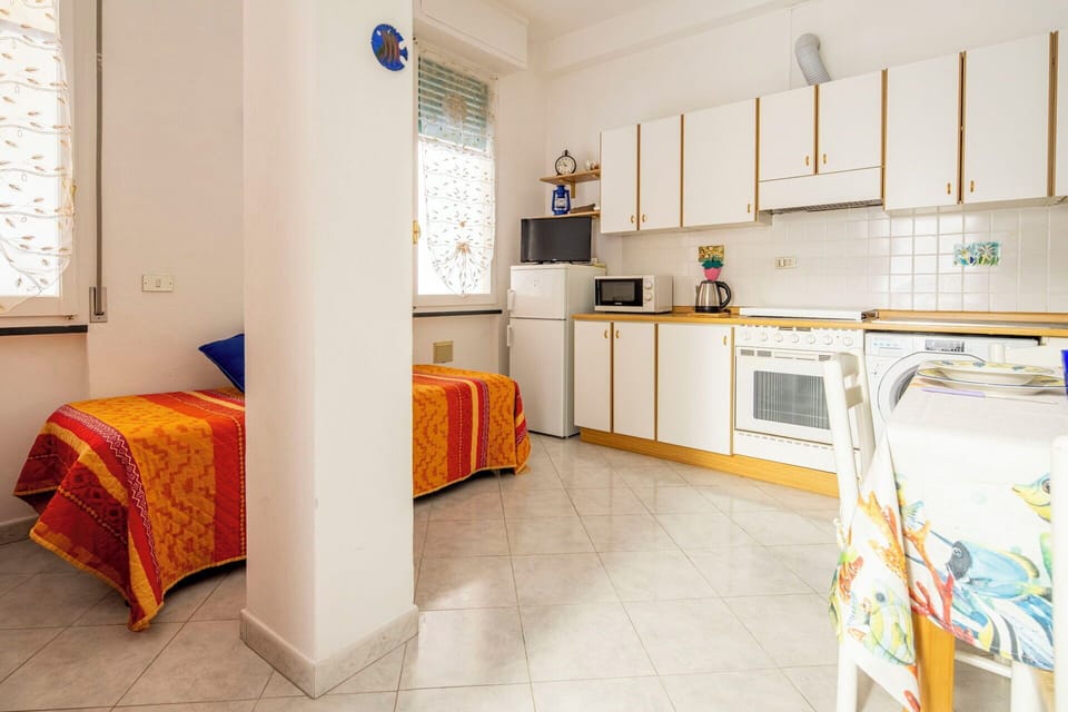 Autumn, Kitchen, Living Room, Spring, Summer