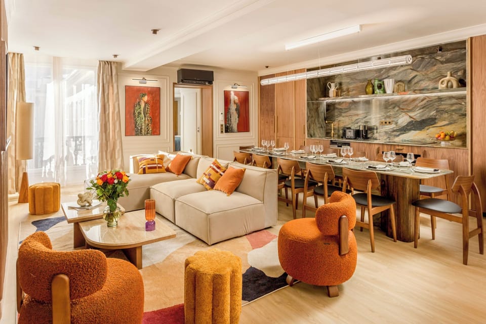 Apartment, Courtyard View | Hypo-allergenic bedding, pillowtop beds, in-room safe