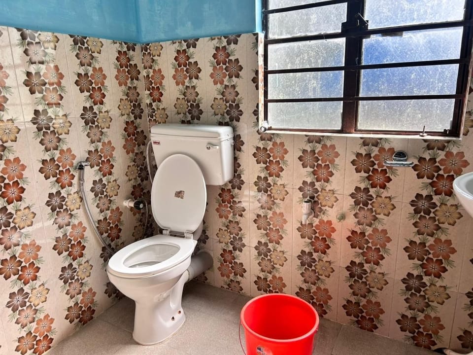 Classic Double Room, Balcony, Hill View | Bathroom | Shower, free toiletries, slippers, towels