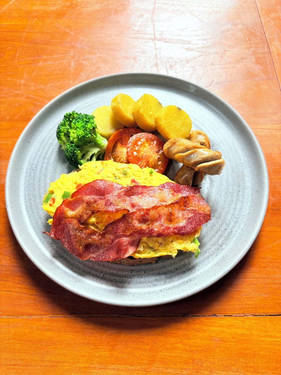 Daily cooked-to-order breakfast for a fee