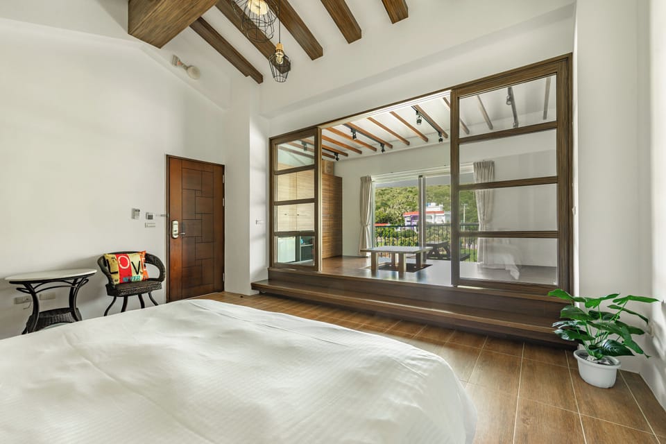 Deluxe Double Room with Bathtub | Free WiFi, bed sheets
