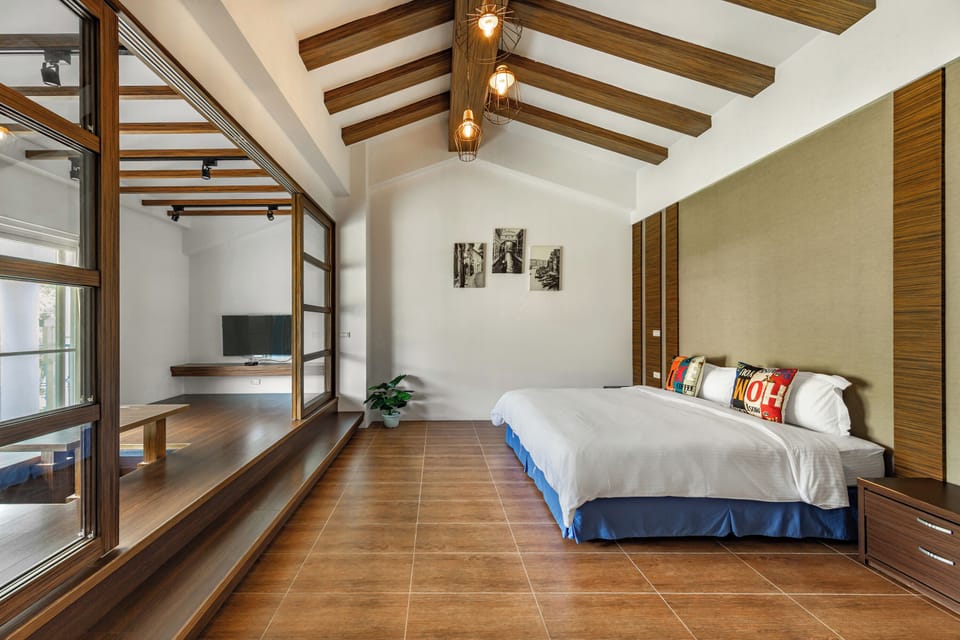 Deluxe Double Room with Bathtub | Free WiFi, bed sheets