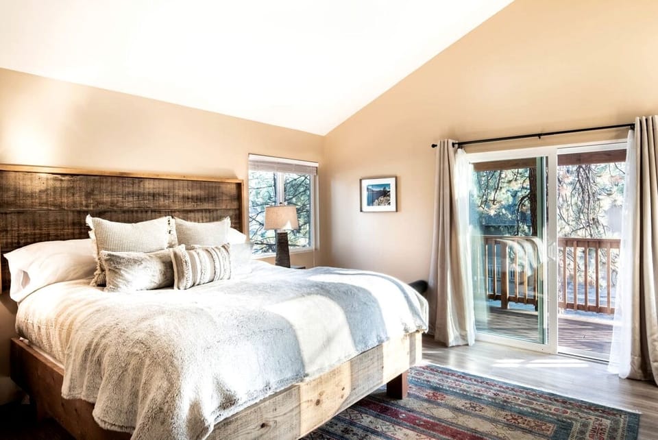 Gorgeous Cabin with Hot-tub, Pool Table and Barbecue in Big Bear Lake, California Cabin in Big Bear