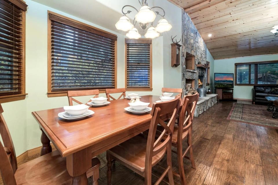 Comfy Cabin with Outdoor Living Space with Spa in Big Bear Lake Cabin in Big Bear
