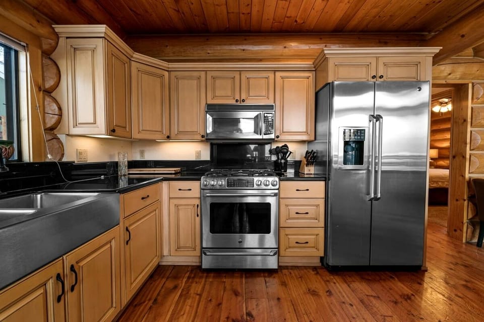 Impressive Sunset Sights in this Secluded Wooden Cabin with All Commodities in Big Bear Lake, California Cabin in Big Bear