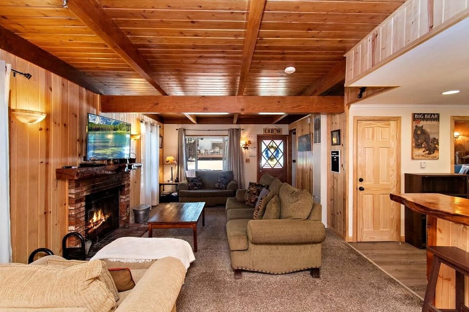 Stunning Wooden Cabin with Fire Pit and Barbecue in Big Bear Lake, California Cabin in Big Bear