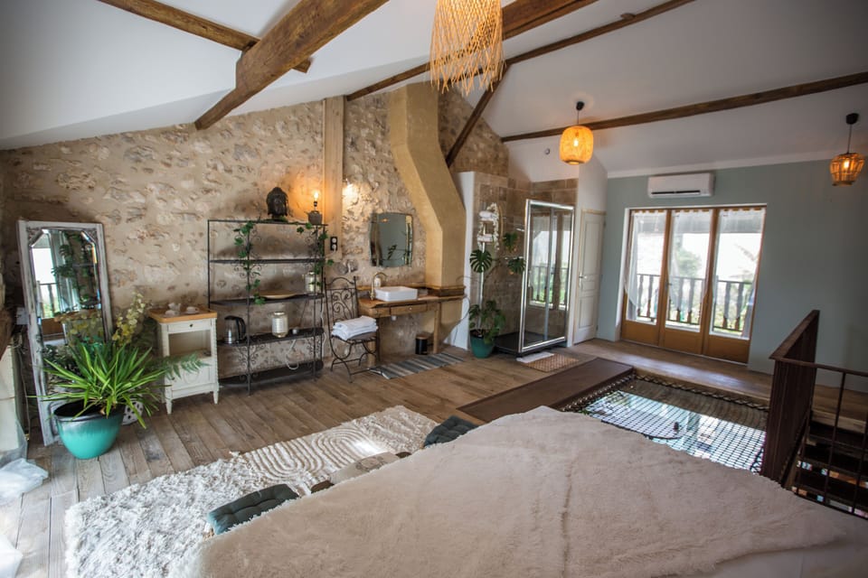Superior Double Room, Pool View | Iron/ironing board, free WiFi