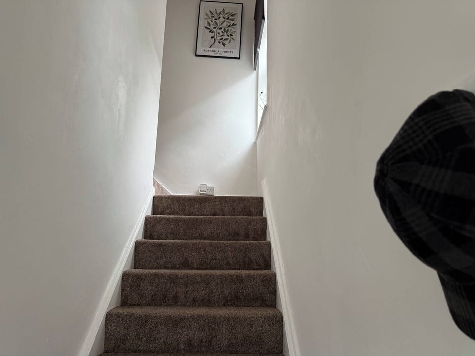 Urban Calm Spacious 3-bed Home With Free Parking House in Rotherham