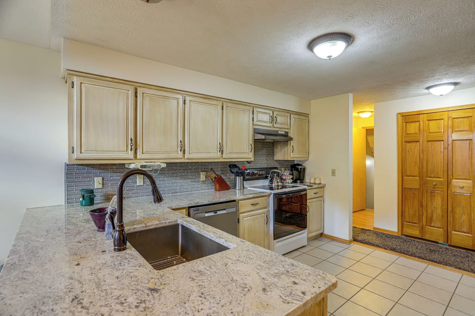 Kitchen | Main Level | Keurig Coffee Maker | Dishwasher