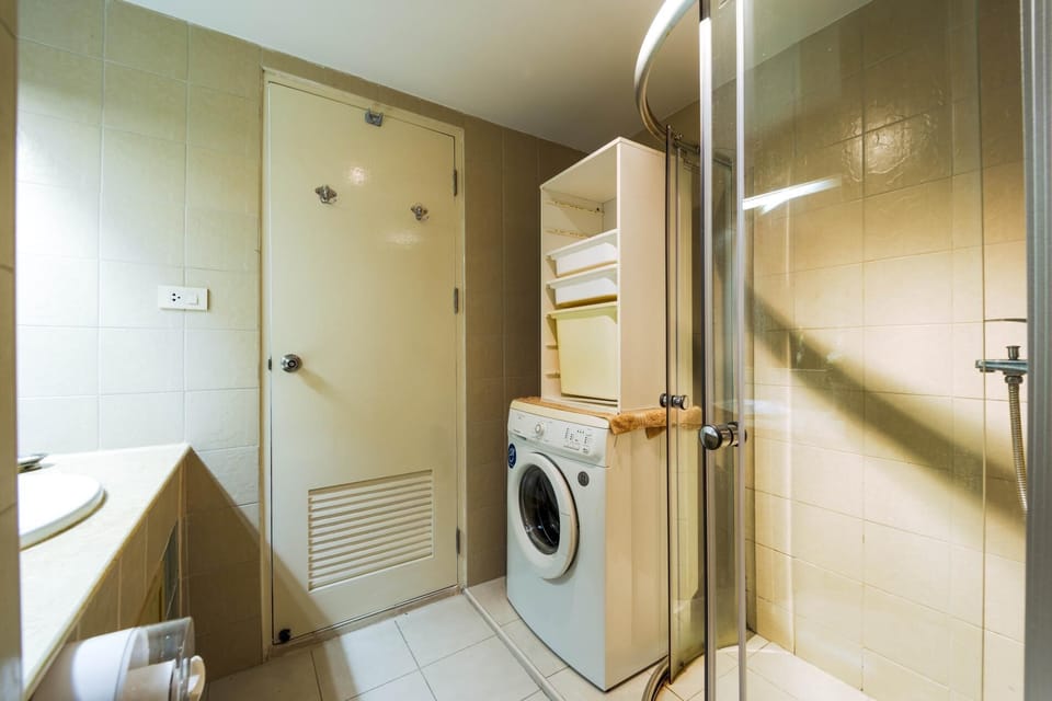 Beachfront Studio Condo-Seaview BW1 Apartment in Nong Kae