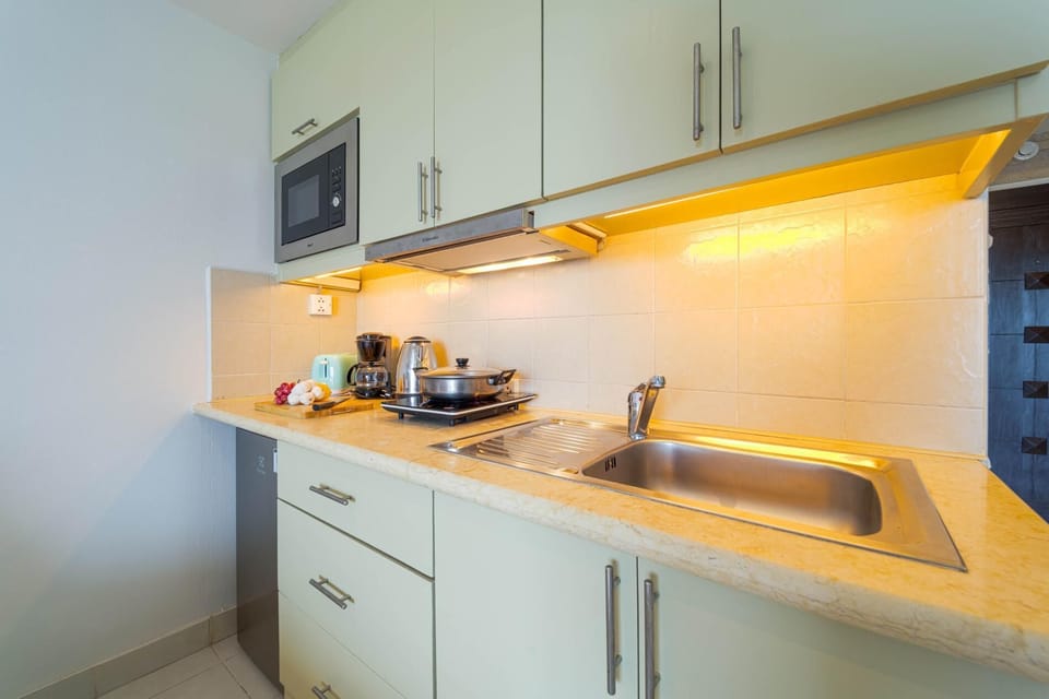 Condo, 1 Bedroom, Balcony, Sea View | Private kitchenette