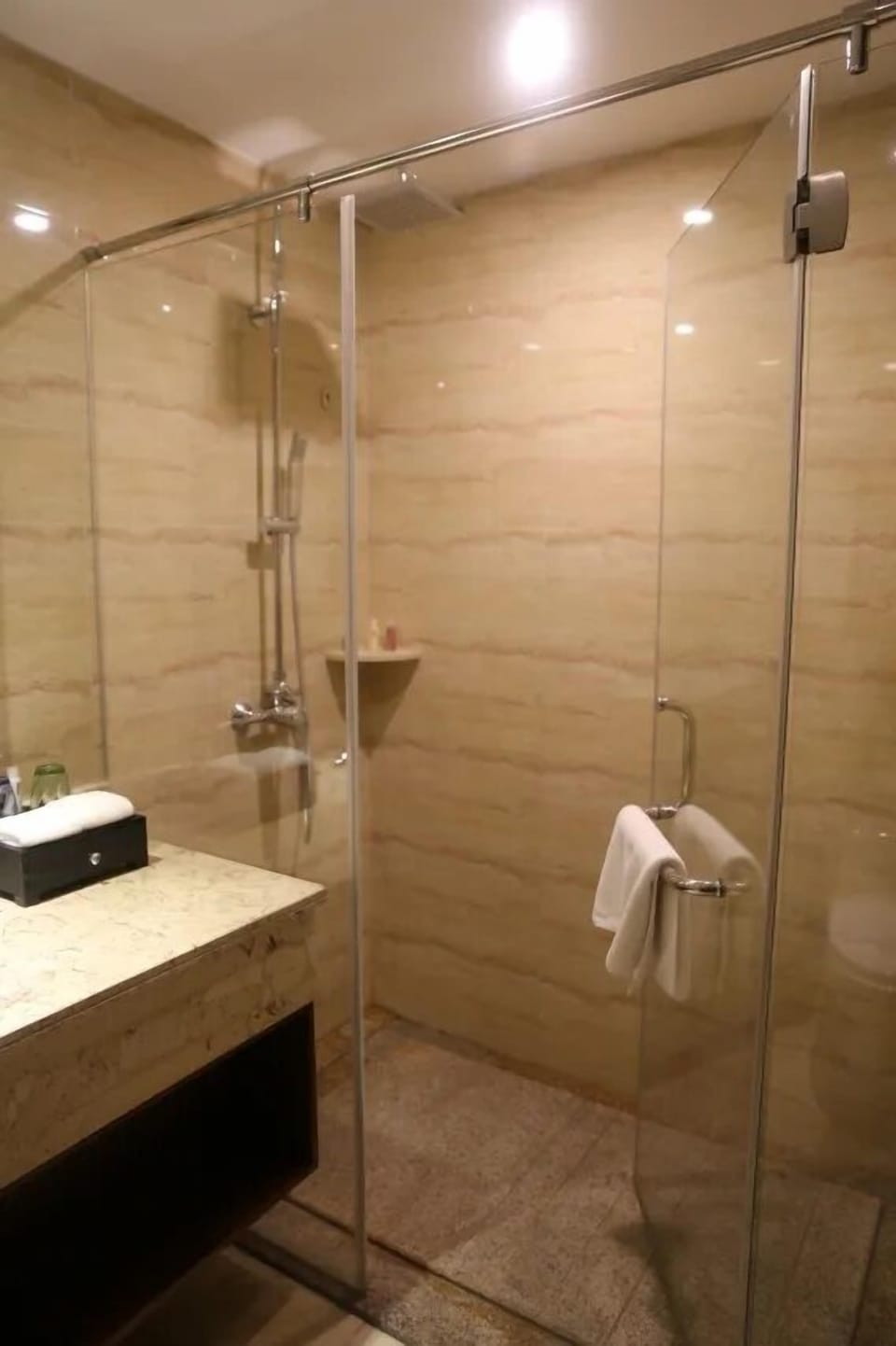 Comfort Twin Room, River View | Bathroom
