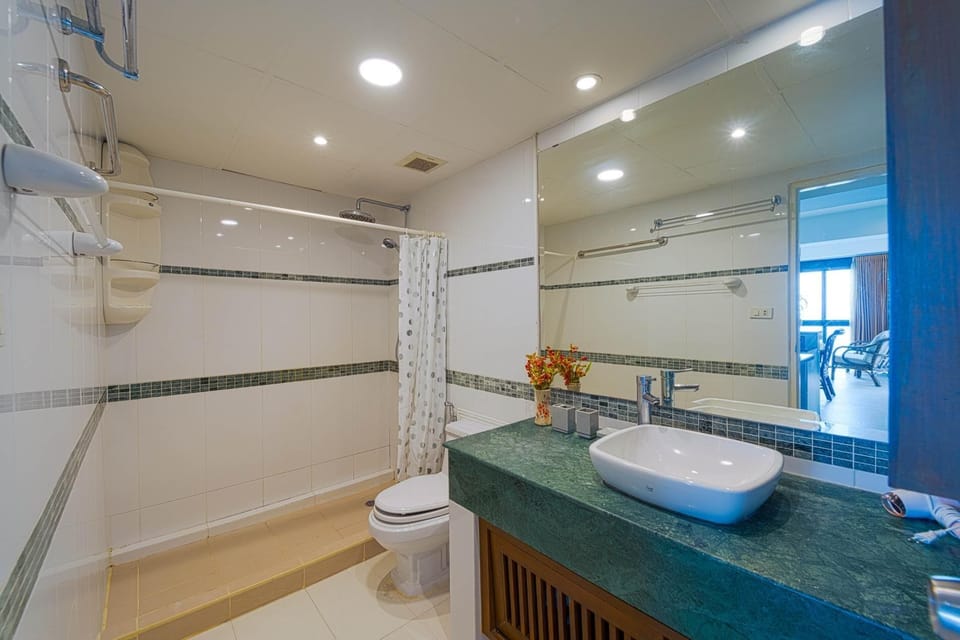 Beachfront 2 bed Condo with Seaview BW2 Apartment in Nong Kae