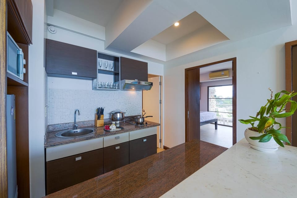 Condo, 2 Bedrooms, Balcony, Sea View | Private kitchenette | Electric kettle