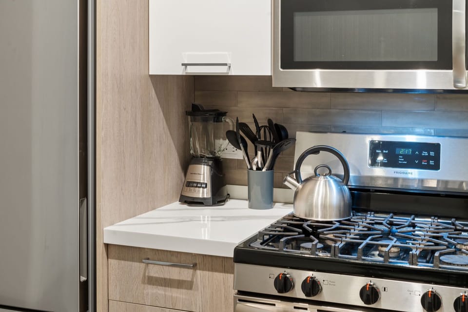 Complimentary cookware, dishes, and utensils
