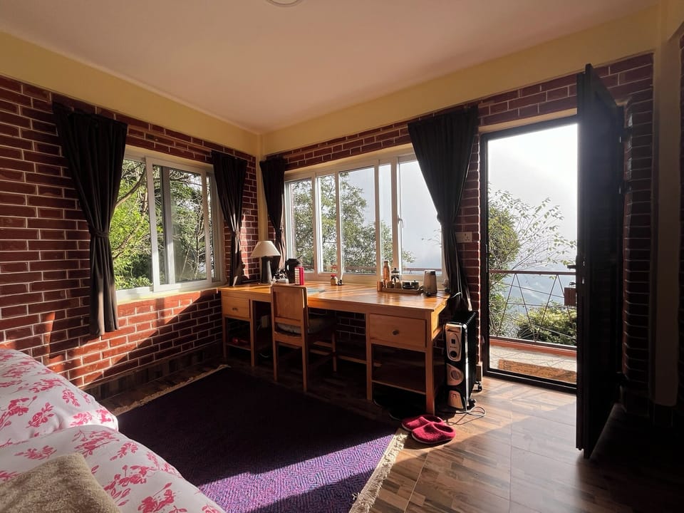 Iron/ironing board, WiFi (free)