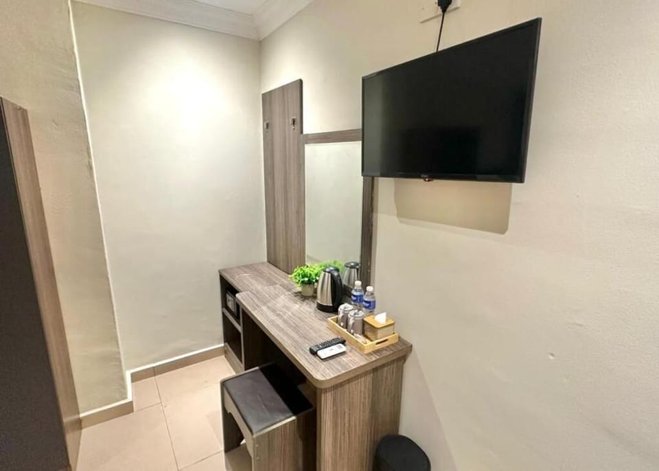 Standard Single Room | Desk, iron/ironing board, free WiFi