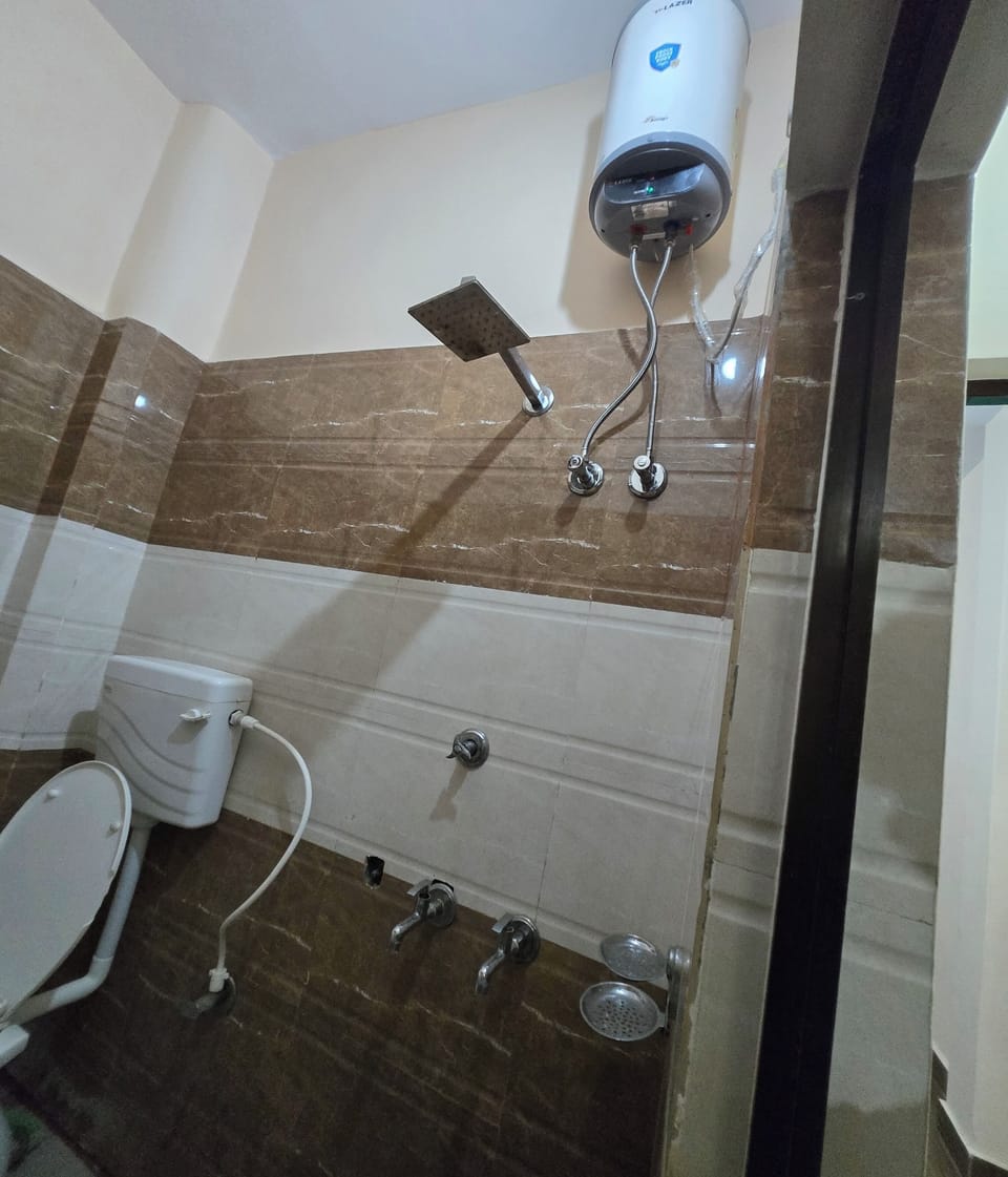Shower, rainfall showerhead, bidet, towels