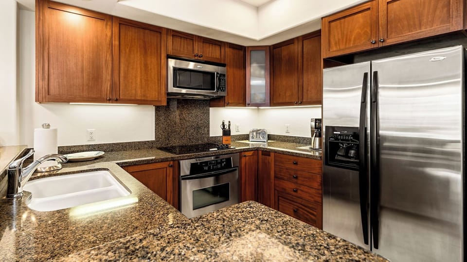 Condo, Multiple Beds, Lanai, Ocean View (Halii Kai 8C) | Private kitchen