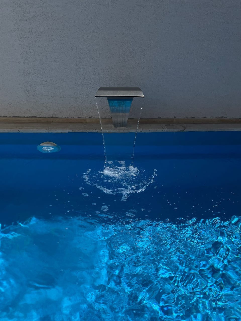 4 outdoor pools
