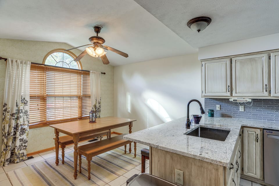 House (4 Bedrooms) | Interior