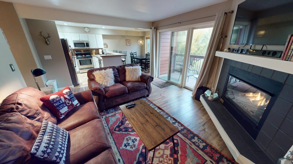 Living Area with Gas Fireplace, Flatscreen - Living Area with Gas Fireplace, Flatscreen