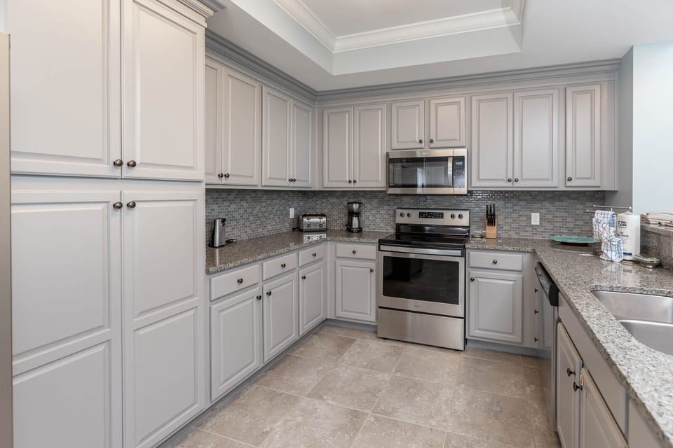 Condo, 3 Bedrooms | Private kitchen | Coffee/tea maker, fridge, oven