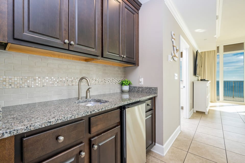Condo, 4 Bedrooms | Private kitchen | Coffee/tea maker, fridge, oven