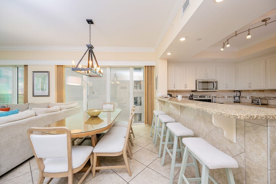Condo, 4 Bedrooms | Dining