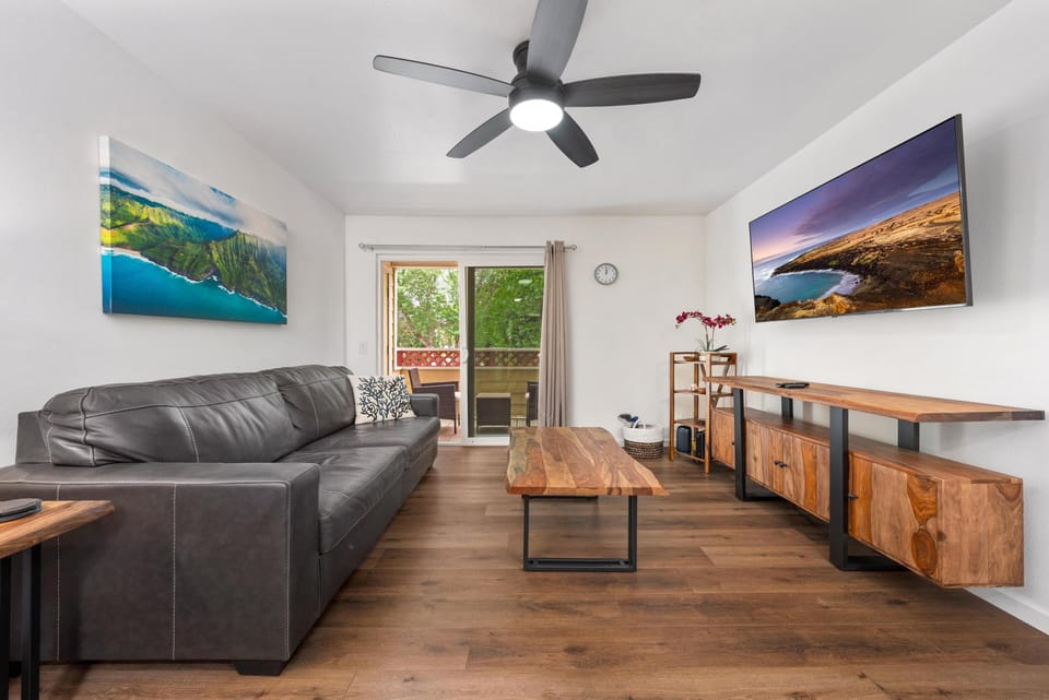 Condo, 1 Bedroom | Living area | Smart TV