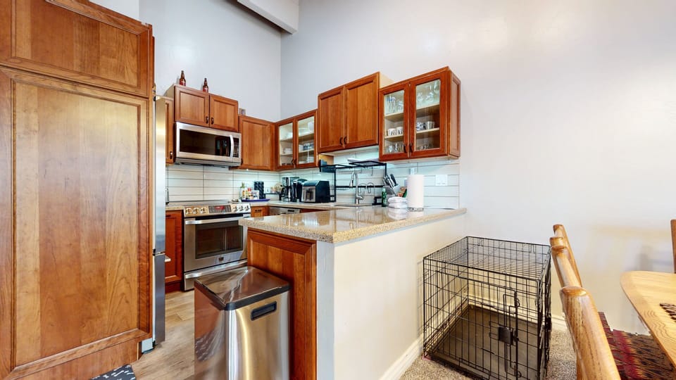 Condo, 3 Bedrooms | Private kitchen | Fridge, oven, coffee/tea maker, toaster