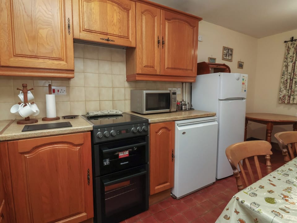Cookware/dishes/utensils
