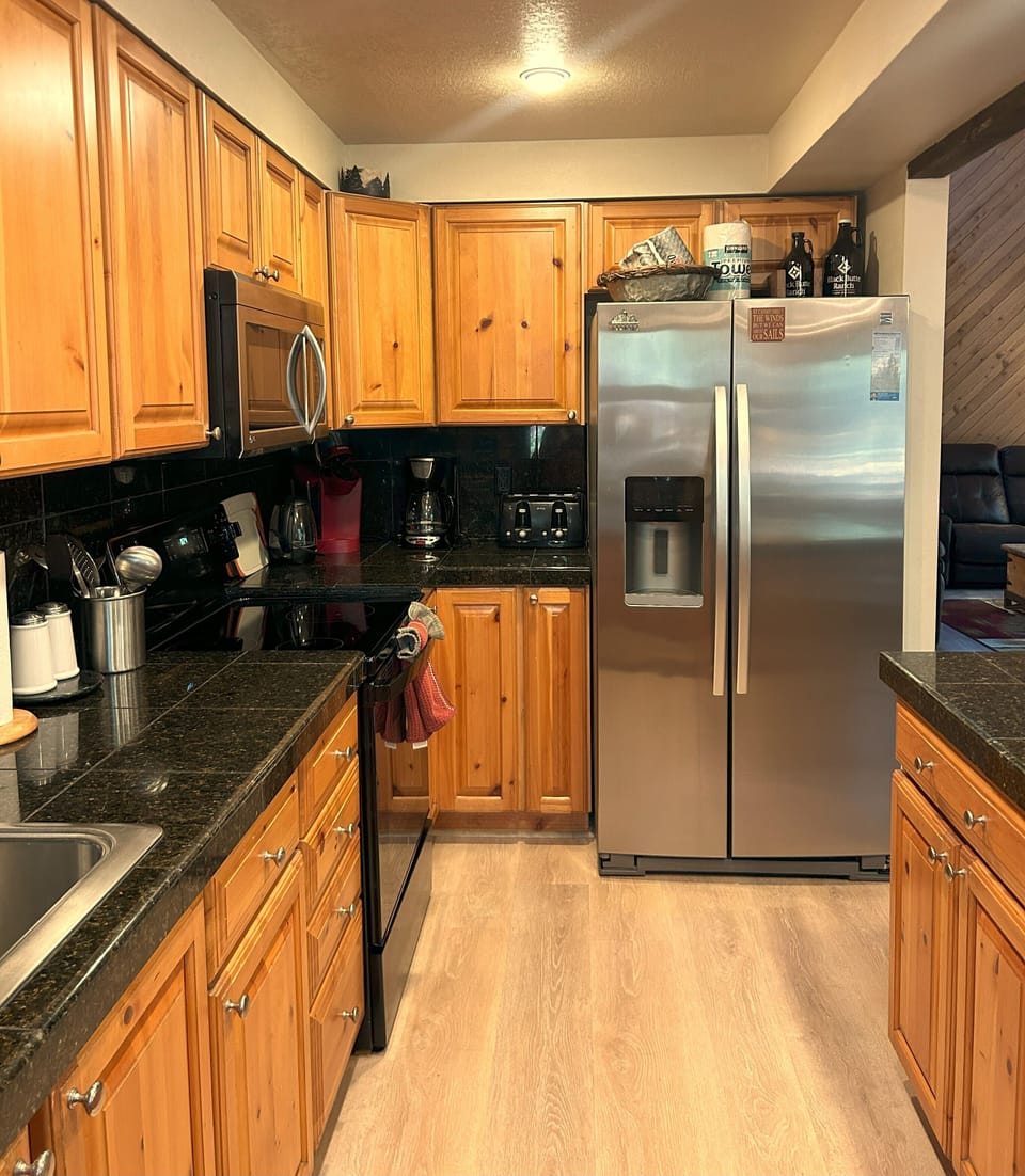 Kitchen - Spacious and fully stocked kitchen