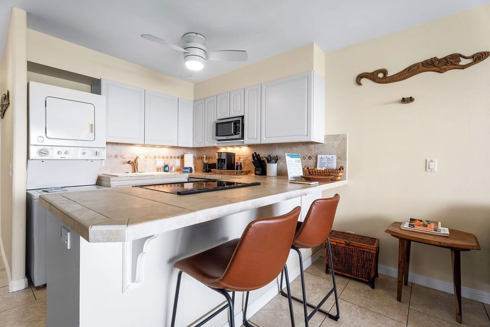 Condo, Multiple Beds, Lanai, Ocean View (Kona Isle E4) | Private kitchen