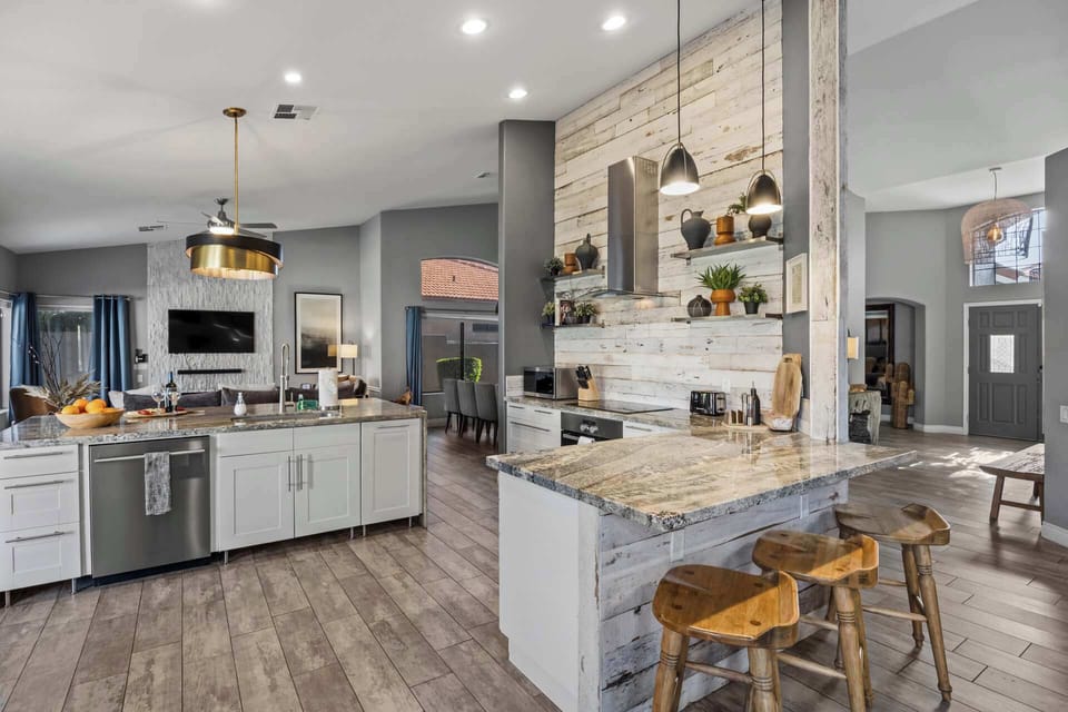 Fully equipped kitchen with modern finishes.