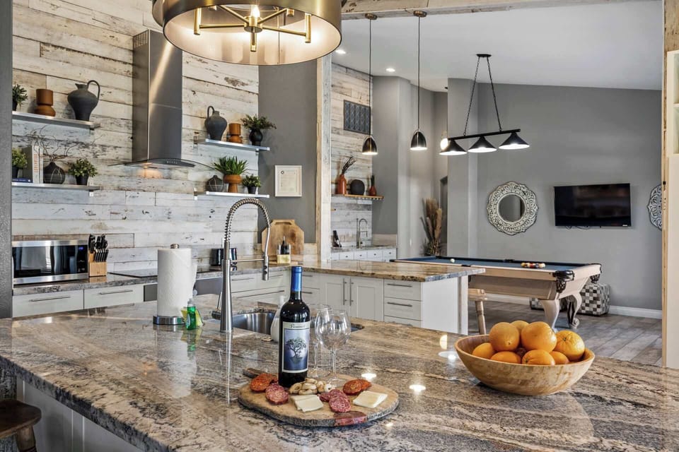 Stylish space for drinks and prep.