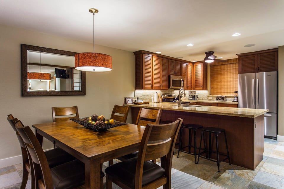 Condo, Multiple Beds, Lanai, Ocean View (Surf and Racquet 1206) | Dining