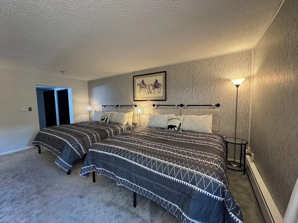 Bedroom 2 with 2 king beds