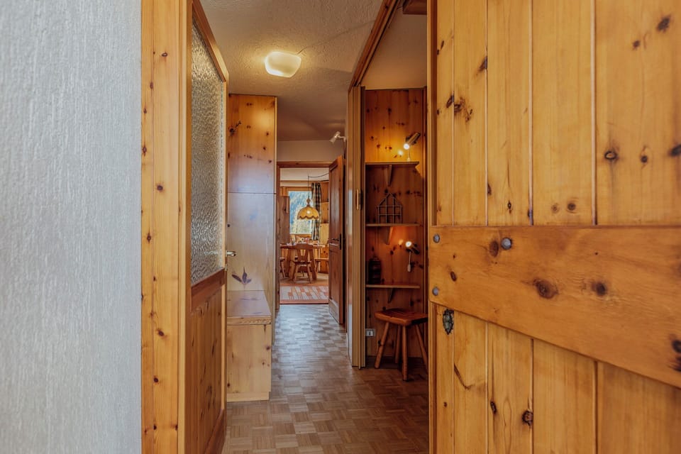 Apartment, Non Smoking, Mountain View | Living area | Flat-screen TV